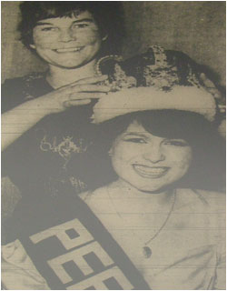 Caption: A MAYOR meets a queen…Tamworth Mayor Councillor Mrs. Irene Davis, crowns Peel Queen Amanda Hemming.